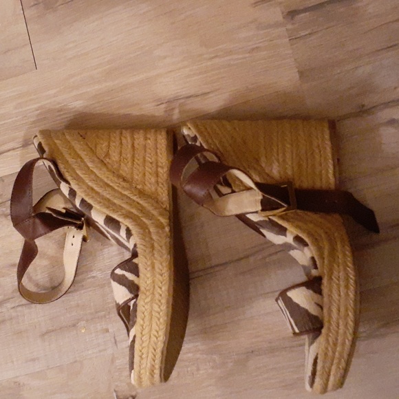 MICHEAL KORS ZEBRA PRINT WEDGES SIZE 10 - Picture 3 of 6